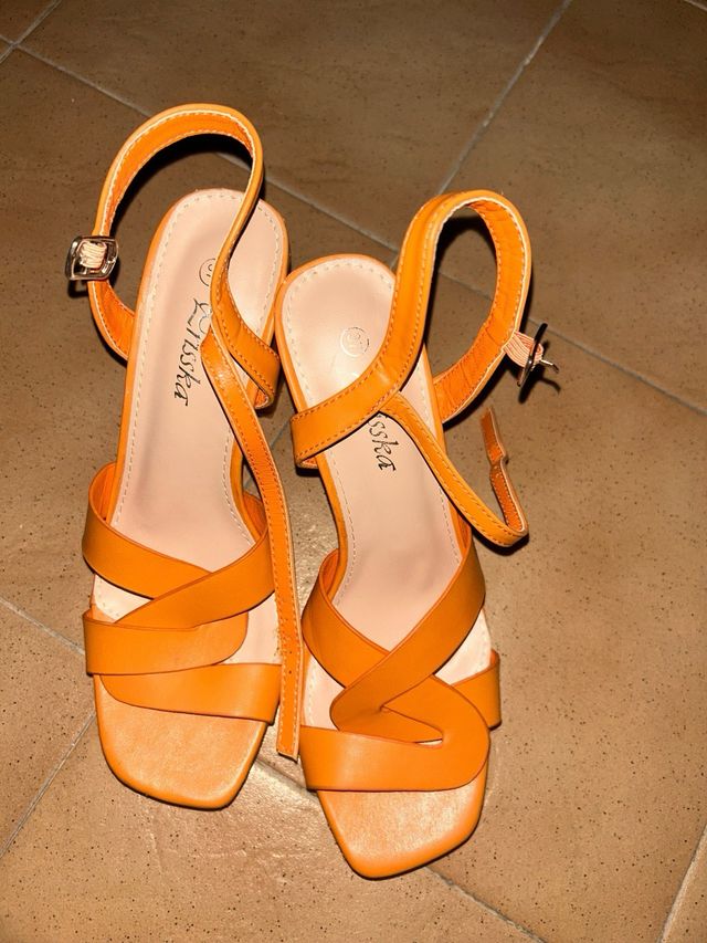 Tacones naranjas de plataforma