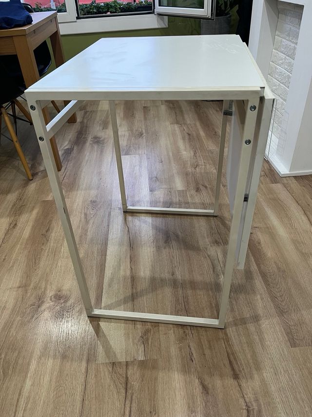 Mesa plegable blanca cocina