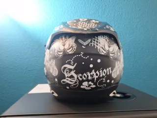 Casco Scorpion Negro Flores