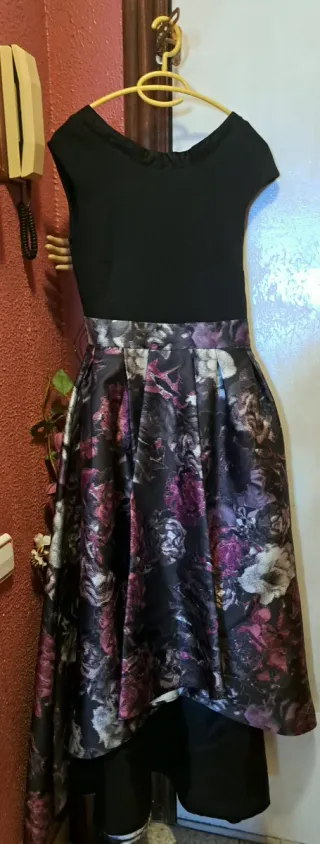 Vestido largo negro con estampado floral