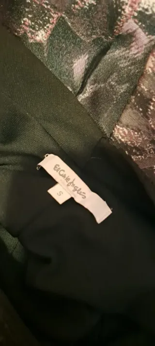 Vestido largo negro con estampado floral