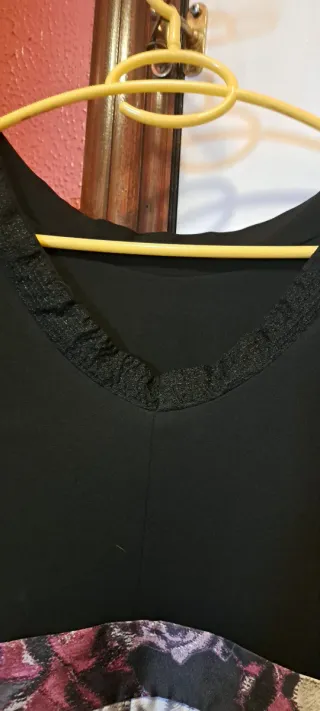 Vestido largo negro con estampado floral