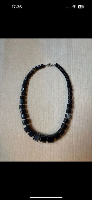 Collana vintage nera con pietre cubiche