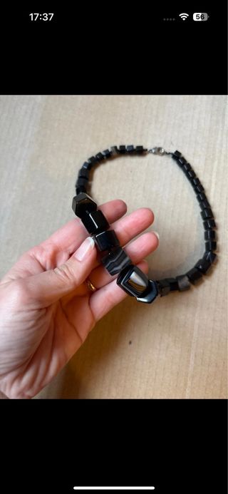 Collana vintage nera con pietre cubiche