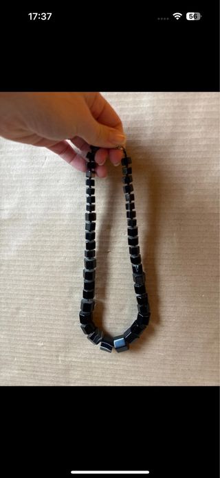Collana vintage nera con pietre cubiche