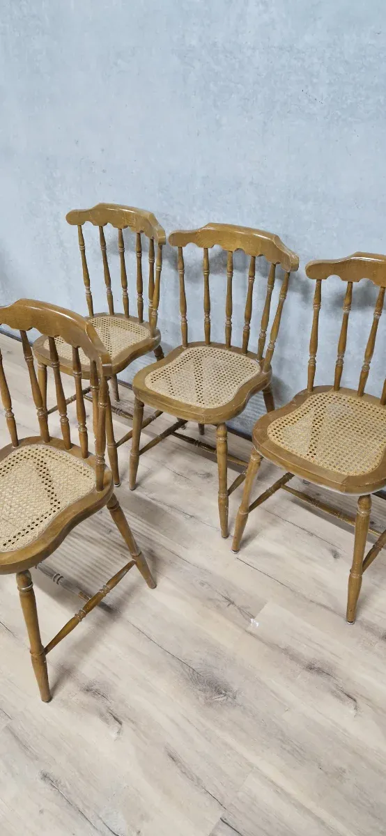 4 sillas de madera y ratán