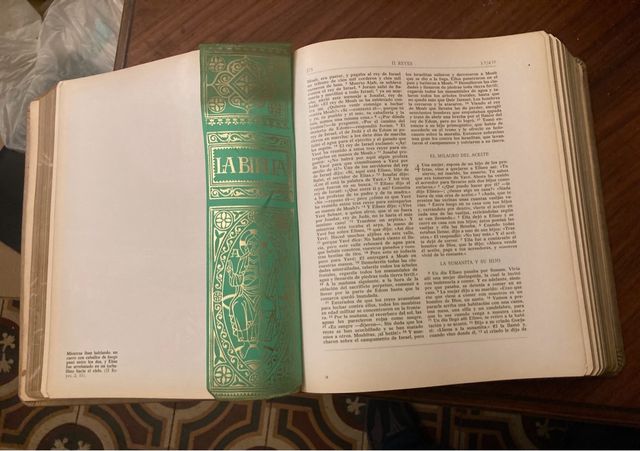 Biblia Edaf 1967 tapas de piel con cruz metálica