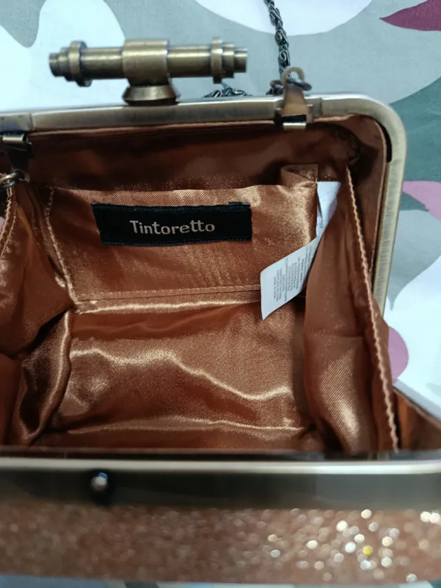 Bolso de fiesta dorado con cadena