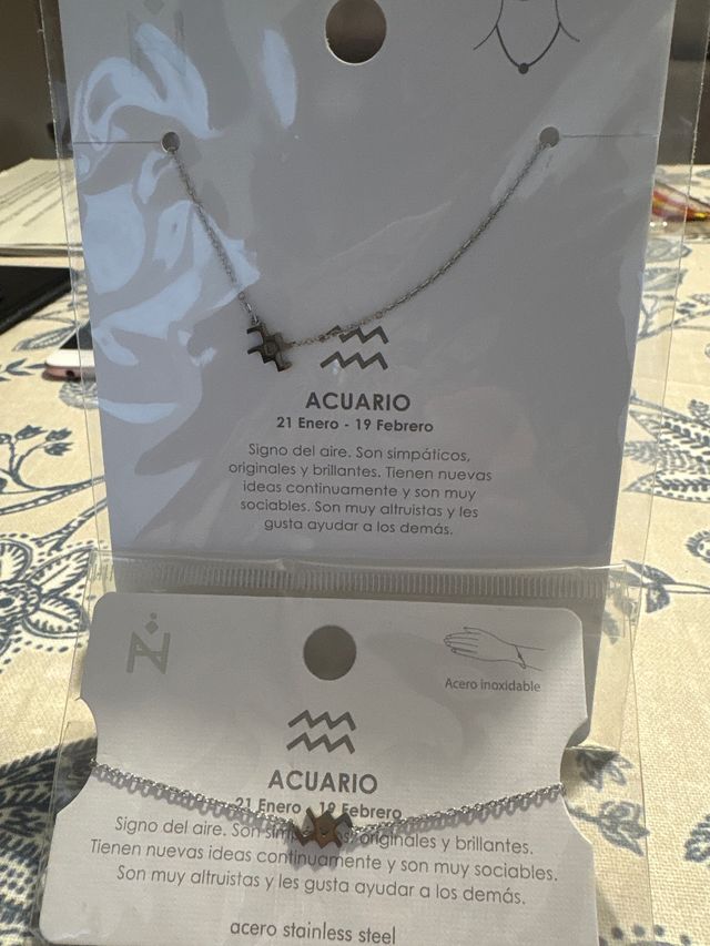 Gargantilla y pulsera Acuario color plata