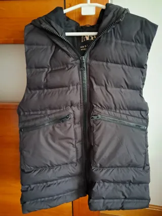 Chaleco ZARA Negro Talla 9/10 (140 cm)