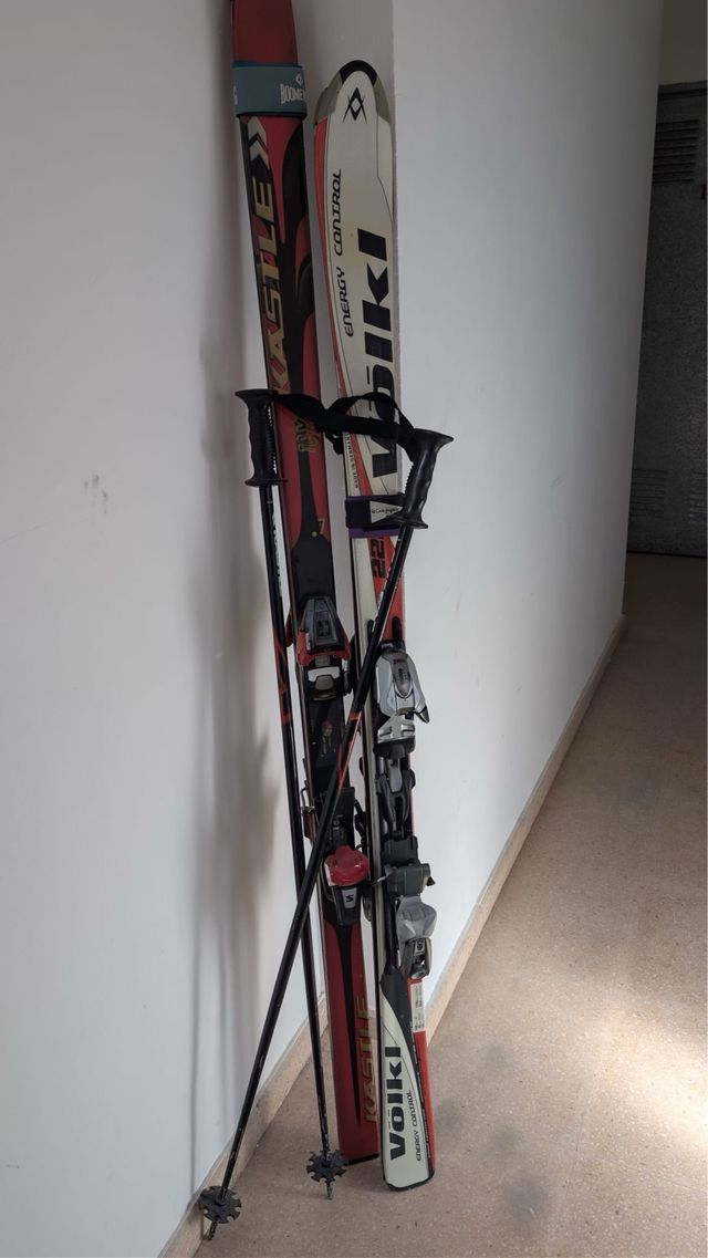 Esquís KASTLE rojos y VOLKL blancos