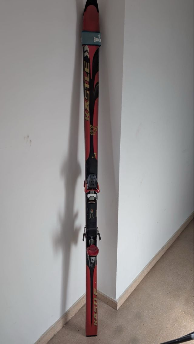 Esquís KASTLE rojos y VOLKL blancos