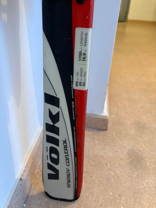 Esquís KASTLE rojos y VOLKL blancos