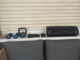 Equipo de gimnasio: Mancuernas, pesa rusa y esteri