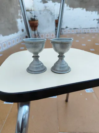 Juego 2 copas soporte huevo cocido metal