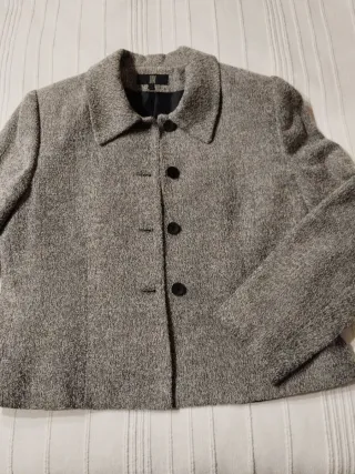 Chaqueta corta gris mujer
