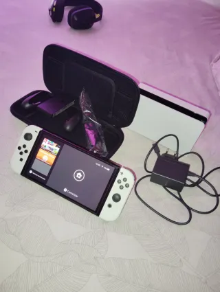 Nintendo Switch OLED Blanca + Accesorios + Funda
