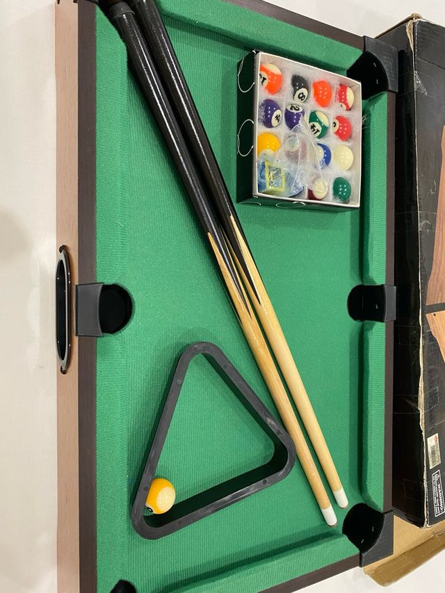 Mini mesa de billar con accesorios