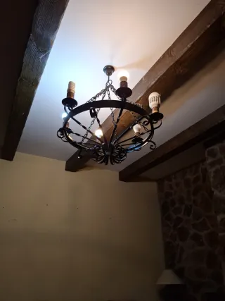 Lámpara de forja rústica