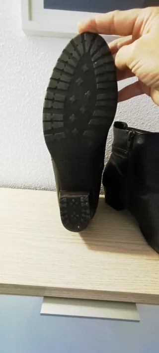 Botines de piel marrón con hebilla