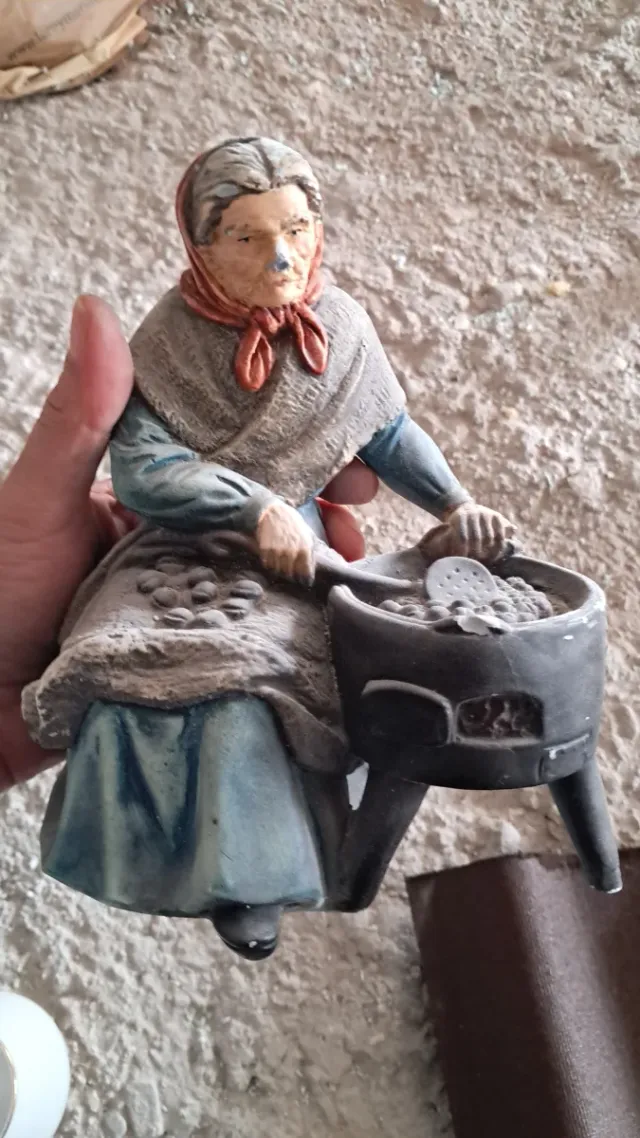 Figura Belén Cerámica Mujer Cocinando