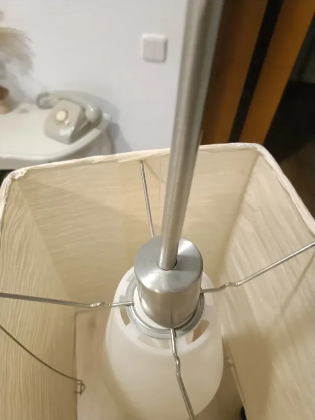 Lámpara de techo moderna beige y plateada