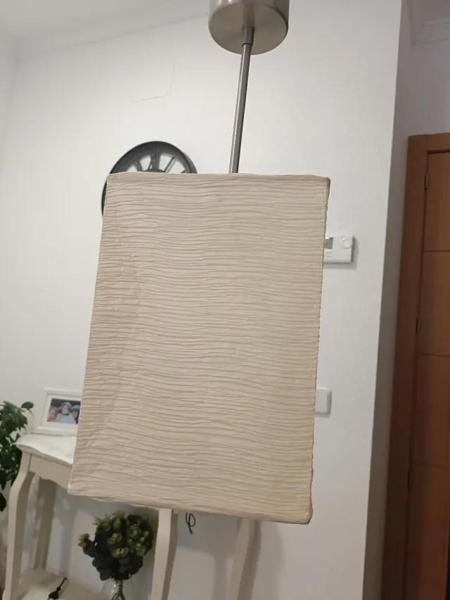 Lámpara de techo moderna beige y plateada