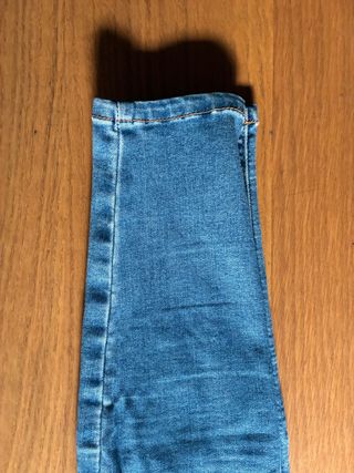 Pantalones pitillo azules talla 32