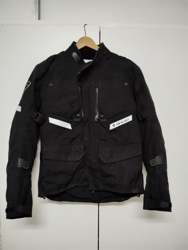 Chaqueta de moto negra Revit