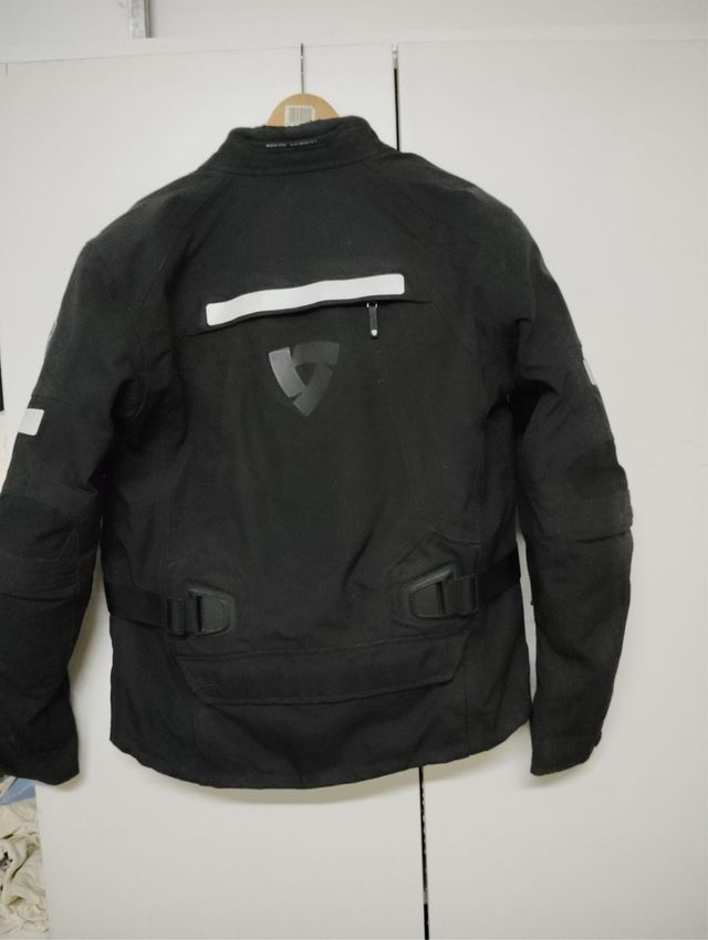 Chaqueta de moto negra Revit