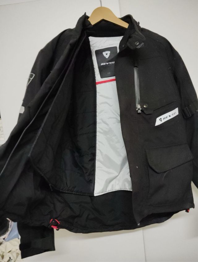 Chaqueta de moto negra Revit