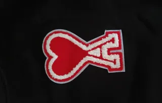 Sudadera Ami Negra Logo Corazón