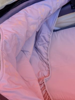 Cochecito de bebé gris con detalles rojo Delti Emu