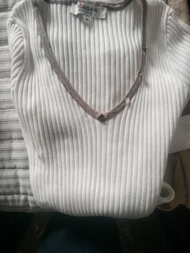 Jersey Morgan blanco y dorado