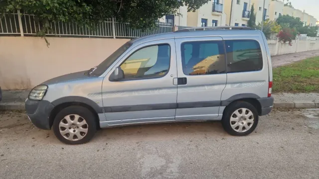 Peugeot partner año 2006 con bola de remolque 300.
