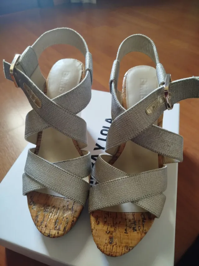 Sandalias cuña BIMBA Y LOLA doradas