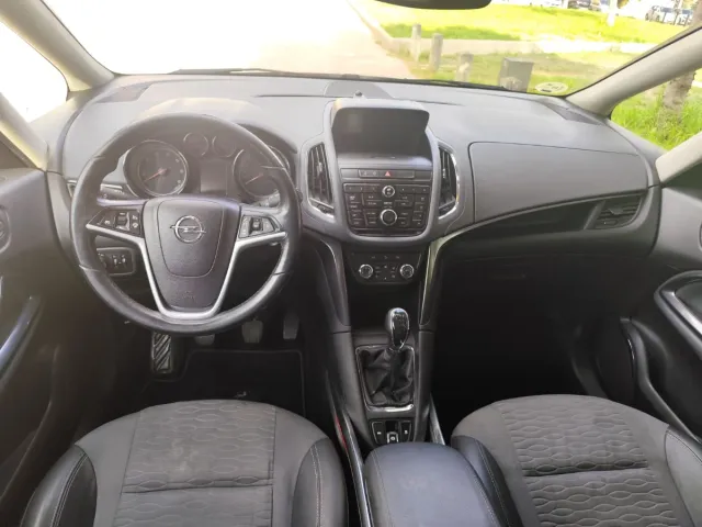 Opel Zafira Tourer 2013