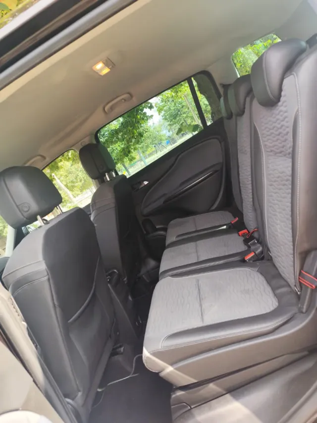 Opel Zafira Tourer 2013