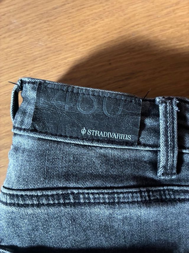 Pantalón pitillo gris/negro talla 32