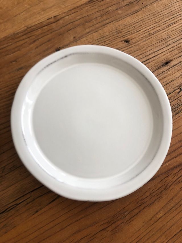 Pratos planos Zara Home grandes e médios