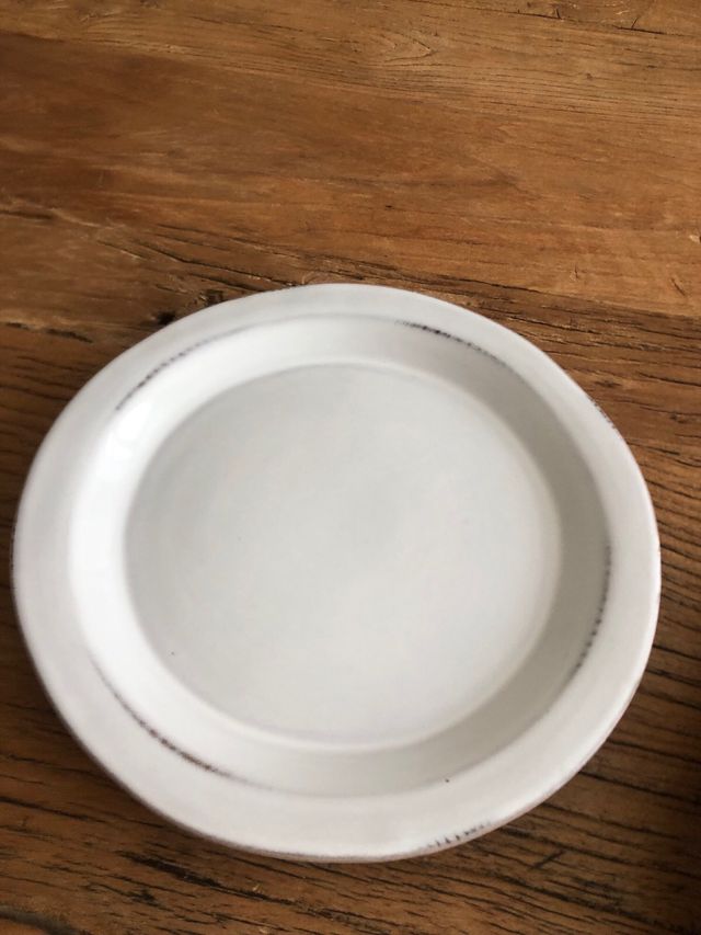 Pratos planos Zara Home grandes e médios