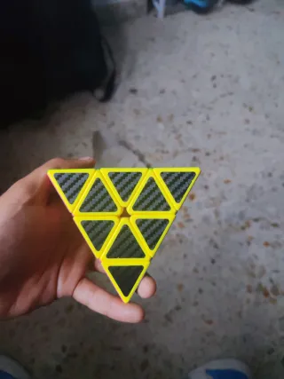 Cubo Rubik Pirámide Carbono