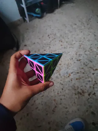 Cubo Rubik Pirámide Carbono