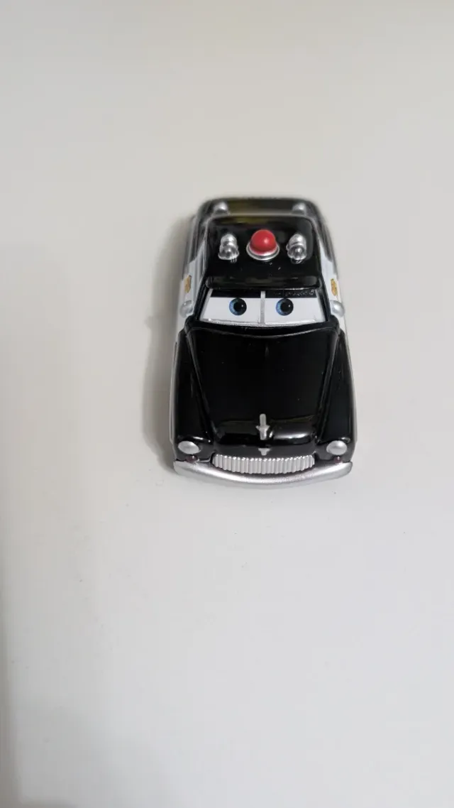 Coche de policía pelicula Cars