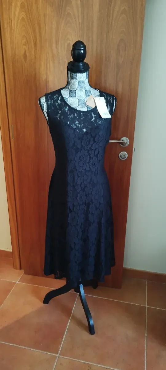 Vestido negro de encaje