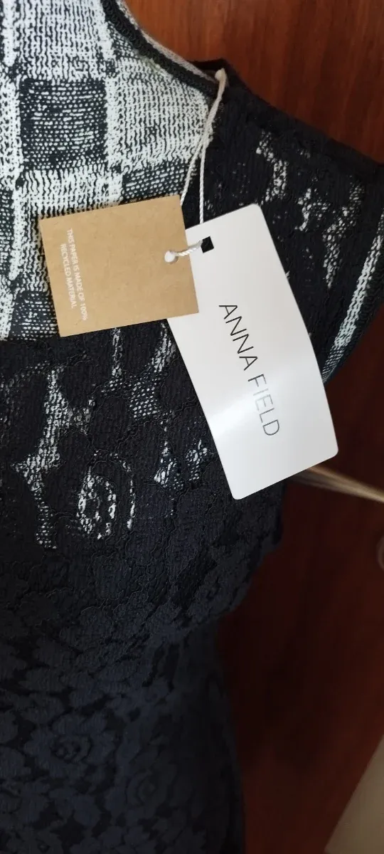 Vestido negro de encaje