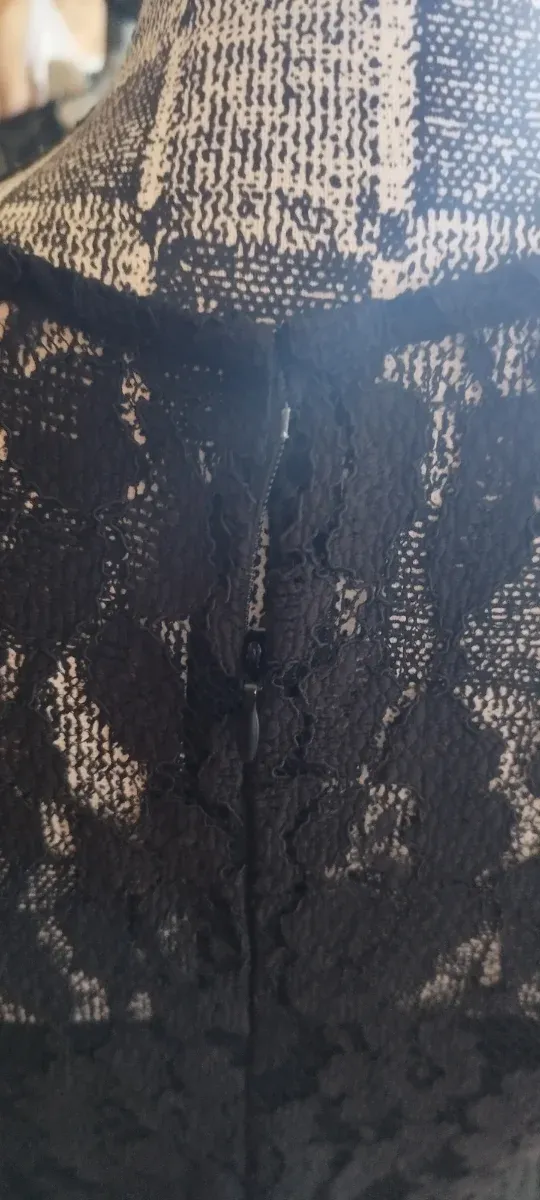 Vestido negro de encaje