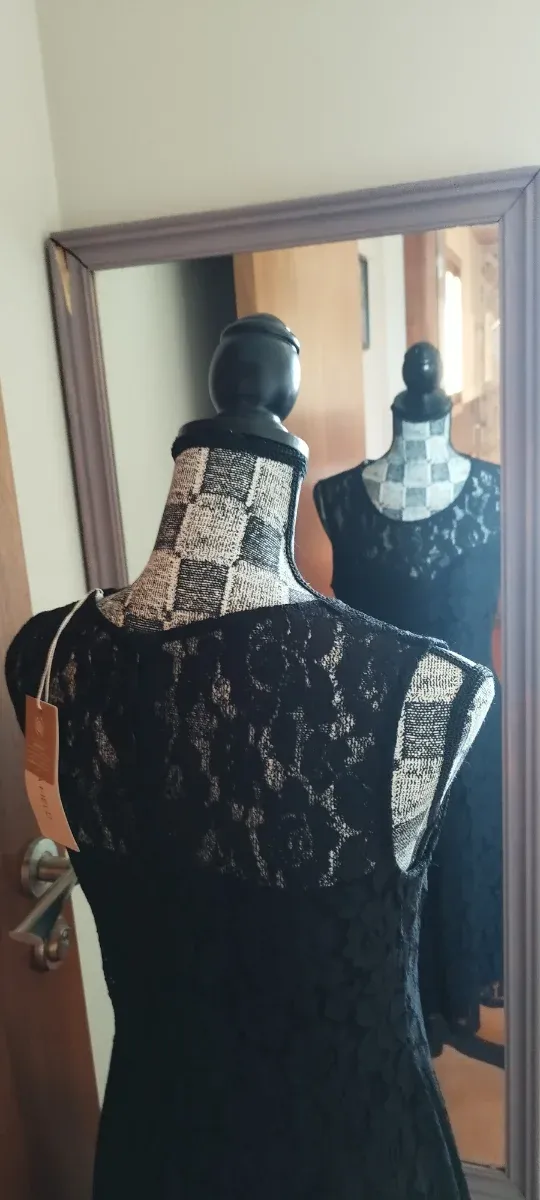 Vestido negro de encaje