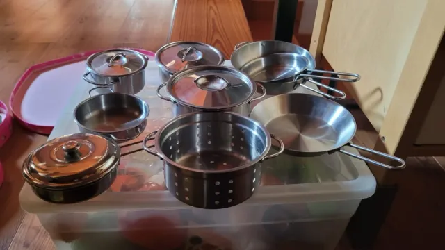 Cocinita DUKTIG IKEA con accesorios