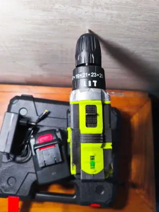 Taladro percutor + 2 baterías